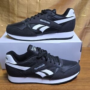 Reebok Mens Size 10 Black and White Sneakers